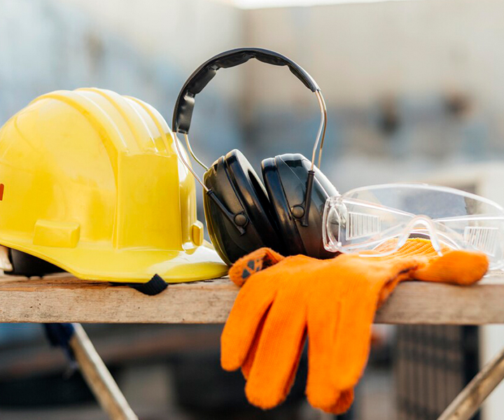 Implementos de seguridad requeridos para la protección de trabajadores en oleadas de calor.