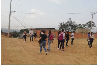 Proyecto social Grupo de personas reunidas en un espacio abierto de un barrio de la ciudad de Cúcuta.Grupo de personas reunidas en un espacio abierto de un barrio de la ciudad de Cúcuta.