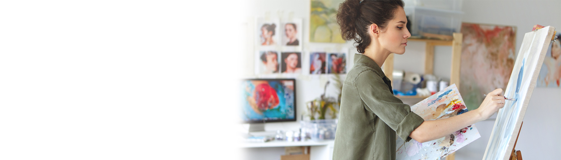 mujer pintando