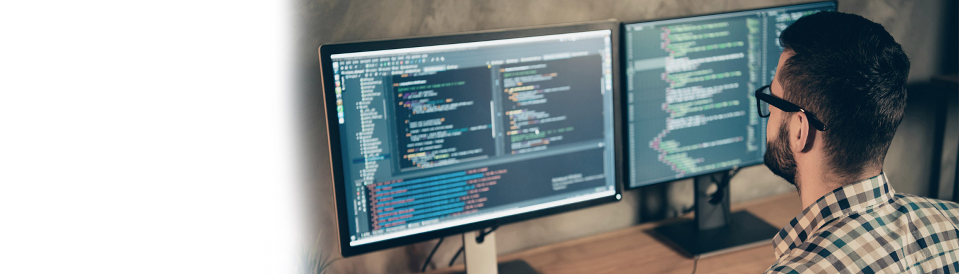 hombre programando hombre programando