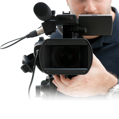 Persona manipulando camara de video profesional Persona manipulando camara de video profesional