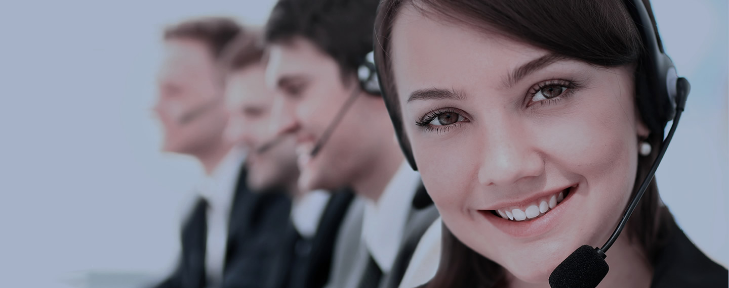Mujer con auriculares Mujer con auriculares