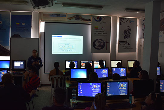 Grupo de estudiantes en una capacitación