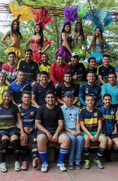 Equipo de fútbol posando para una foto 