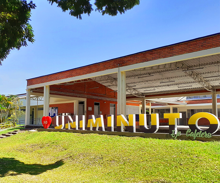Letrero gigante UNIMINUTO ubicado en el campus Rafael García Herreros en Pererira. 