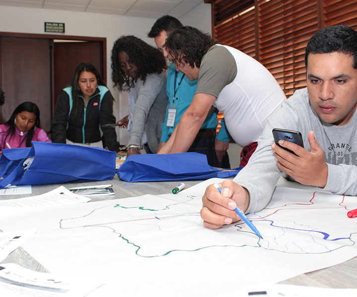 El Parque Científico de Innovación Social evoluciona Grupo de seis personas trabajando en equipo