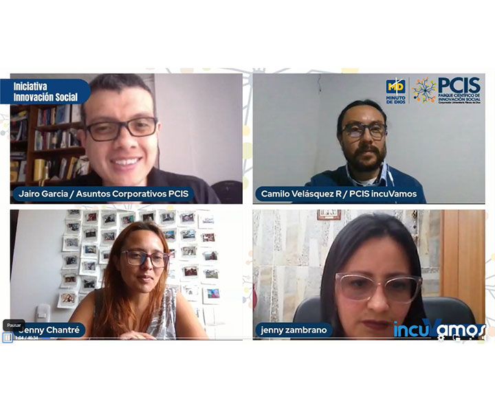 cuatro personas en una video conferencia online