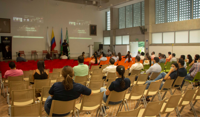 personas en auditorio