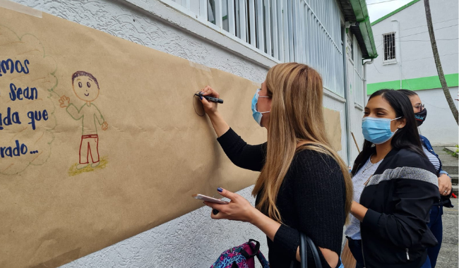 Mural de actividades en Chinchiná