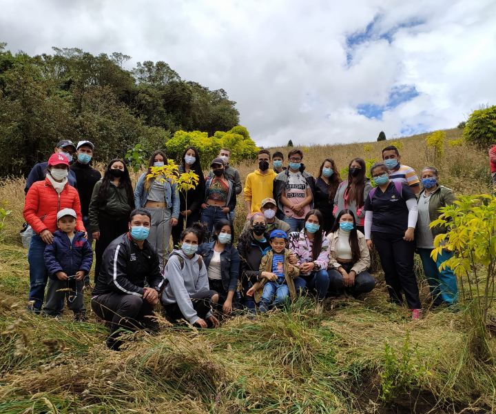 En San José de Paramo Alto de Cogua se plantaron 100 árboles con el apoyo de voluntarios
