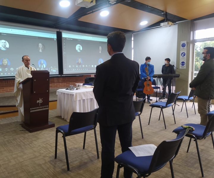 Con una celebración eucarística, la Pastoral Universitaria de la Rectoría Bogotá – Presencial, acompañó la XV Semana Internacional de la Facultad de Ciencias Empresariales. La Pastoral Universitaria de la Rectoría Bogotá - Presencial, acompañó la XV Semana Internacional de la Facultad de Ciencias Empresariales, llevada a cabo del 2 al 5 de noviembre de 2021.