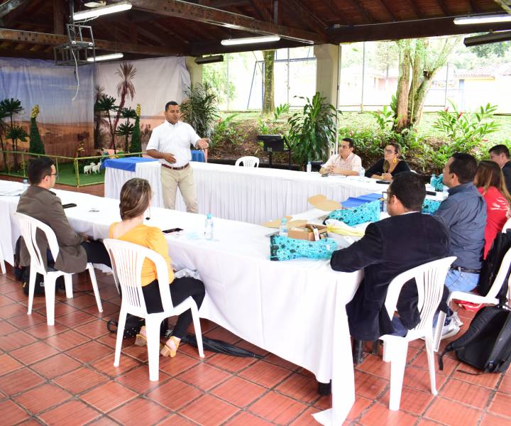 Primer Encuentro Empresarial con Emprendedores Universitarios 