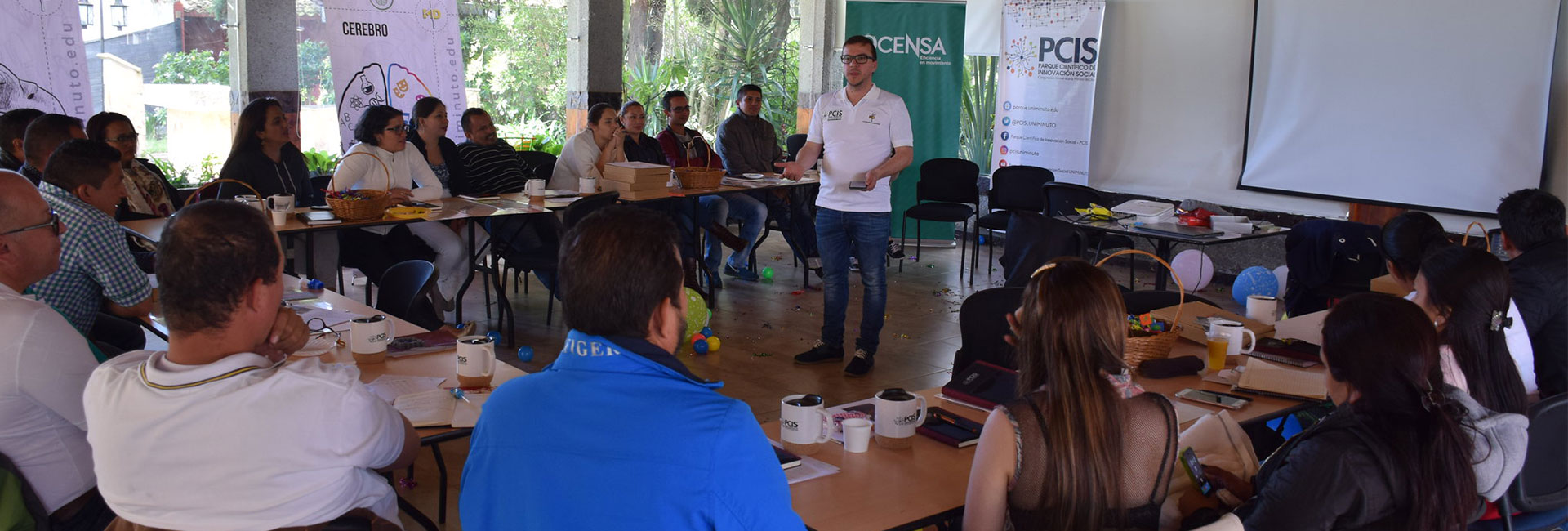 Grupo de trabajo participando en el taller ocensa