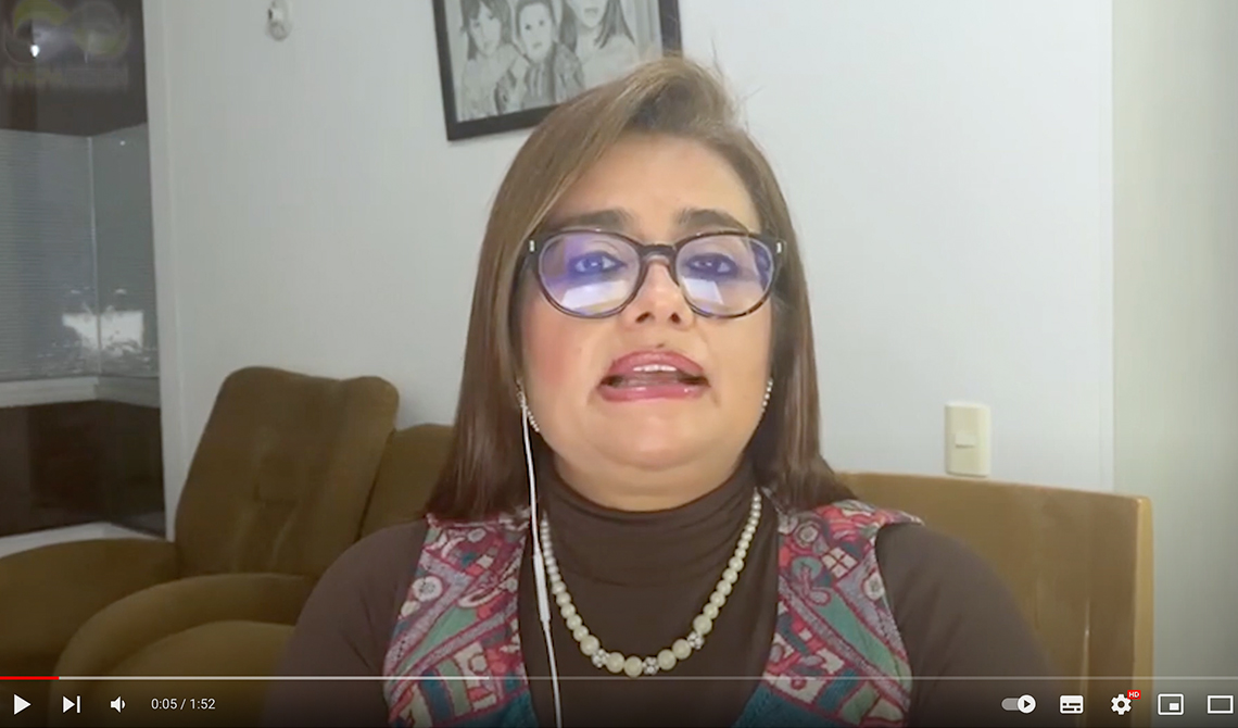 Directora explicando que es la unidad de innovaRegión y en que se fundamenta