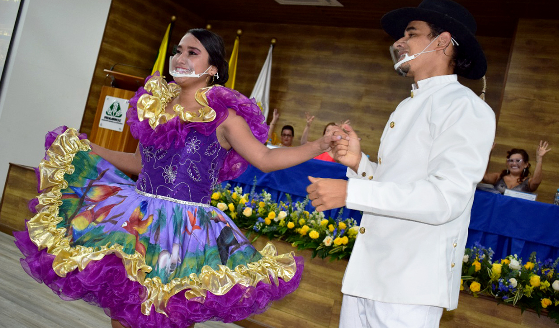 MUESTRA FOLCLÓRICA EN LA NOCHE DE LA EXCELENCIA 