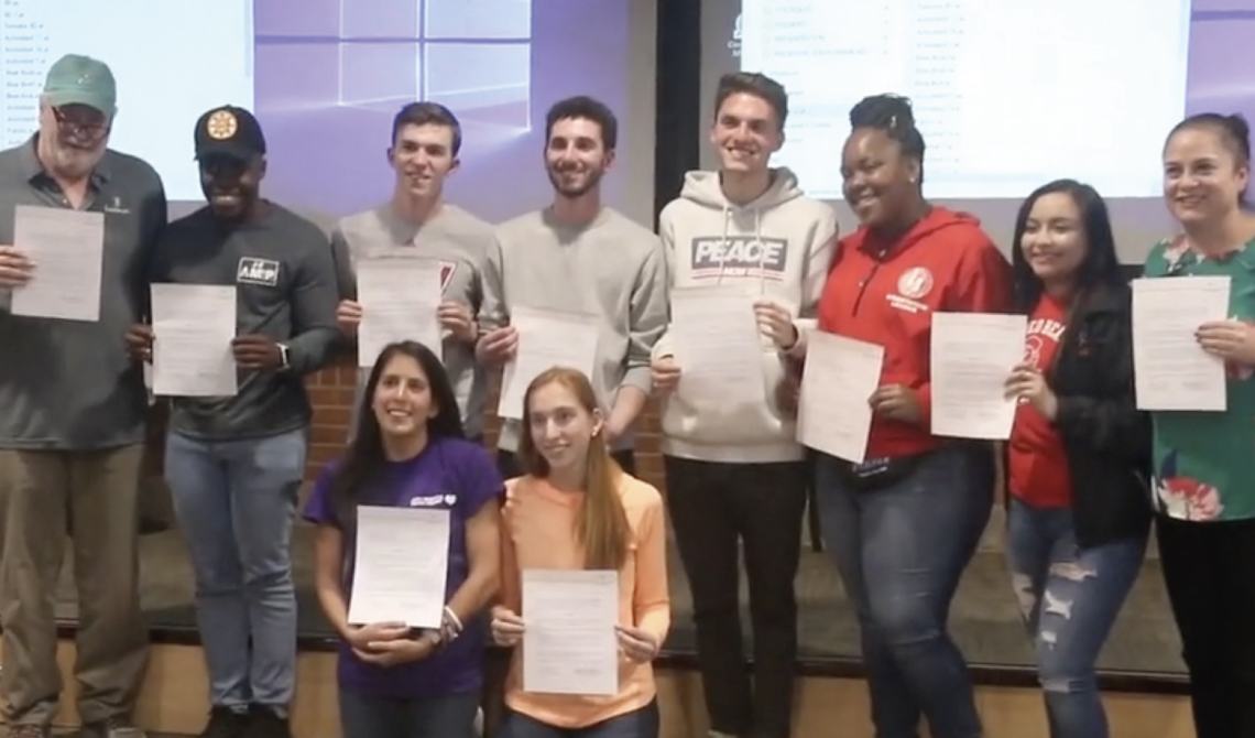 Estudiantes de SHU - EEUU realizando voluntariado en UNIMINUTO Colombia