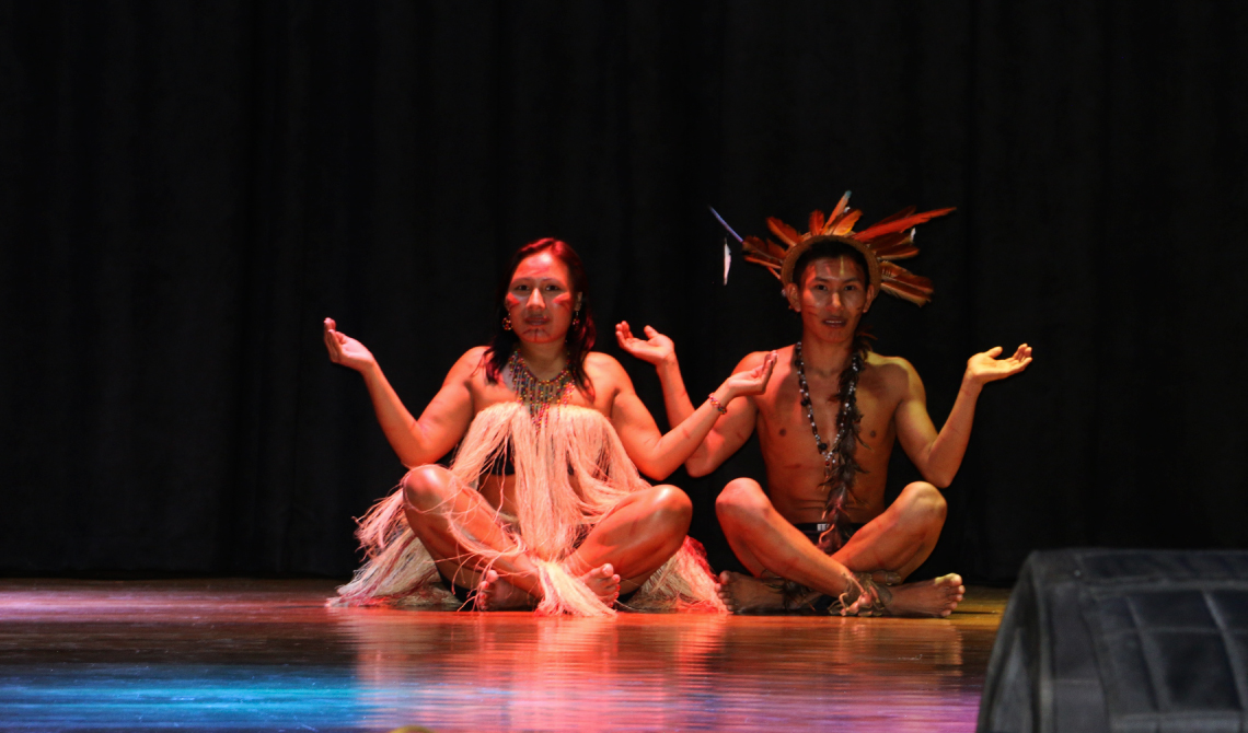 Pareja de baile indígena.