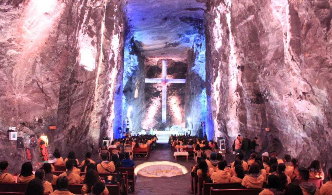 Estudiantes en la Catedral de Sal de Zipaquirá.