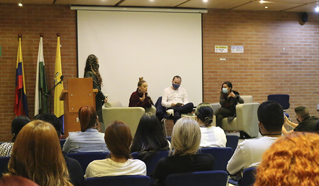 Graduados y profesionales conmemoraron el día del periodista