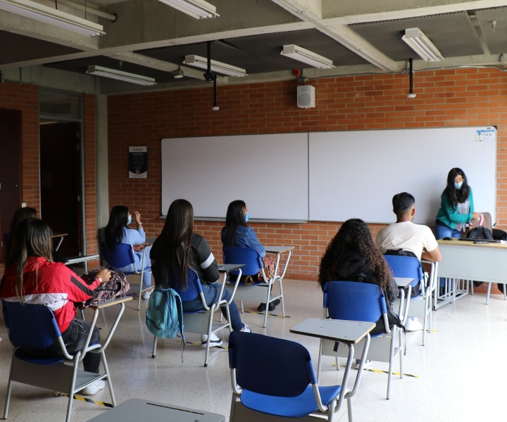 Estudiantes en clase