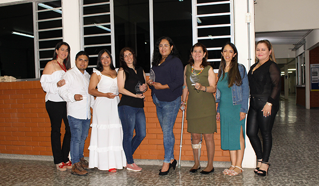 estudiantes de Contaduría Pública son galardonados por sus proyectos y logros académicos en Pereira