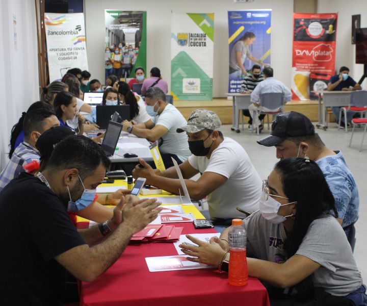 Microempresarios participan de esta feria de servicios 