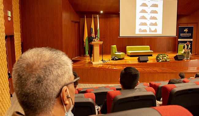 Retos y realidades en la Era Digital, los temas que abordó el Profesor Bronner en el Eje Cafetero