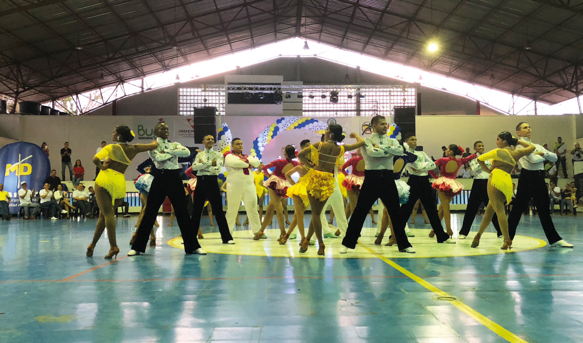 Parejas de baile "El Templo del Swing".