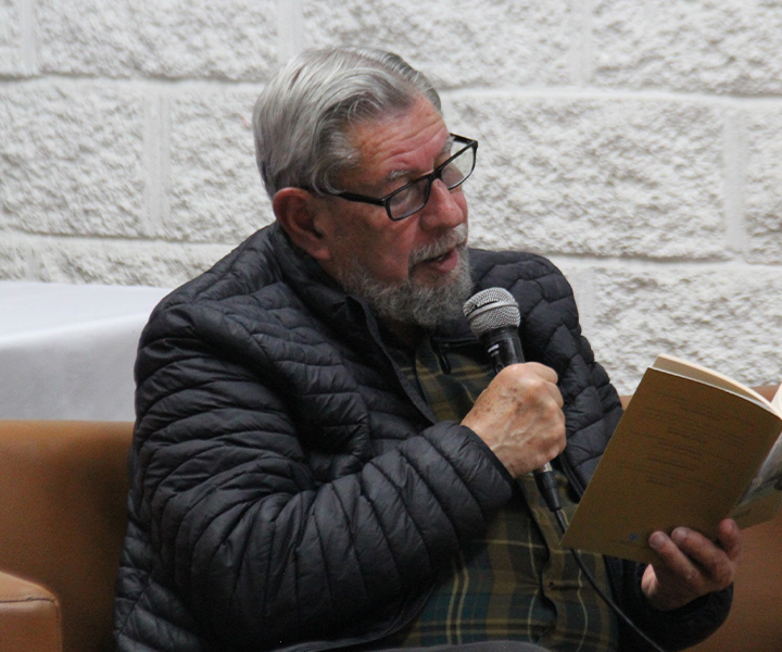 El 12 de mayo, en marco a la Semana de la Comunicación y la charla: Poesía y democracia, se dirige a la comunidad estudiantil  El gran escritor, poeta, novelista, periodista cultural profesor universitario  José Luis Díaz.