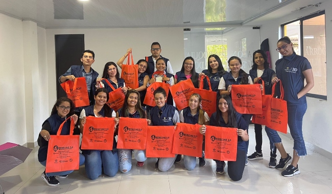 Estudiantes de UNIMINUTO en charla ambiental