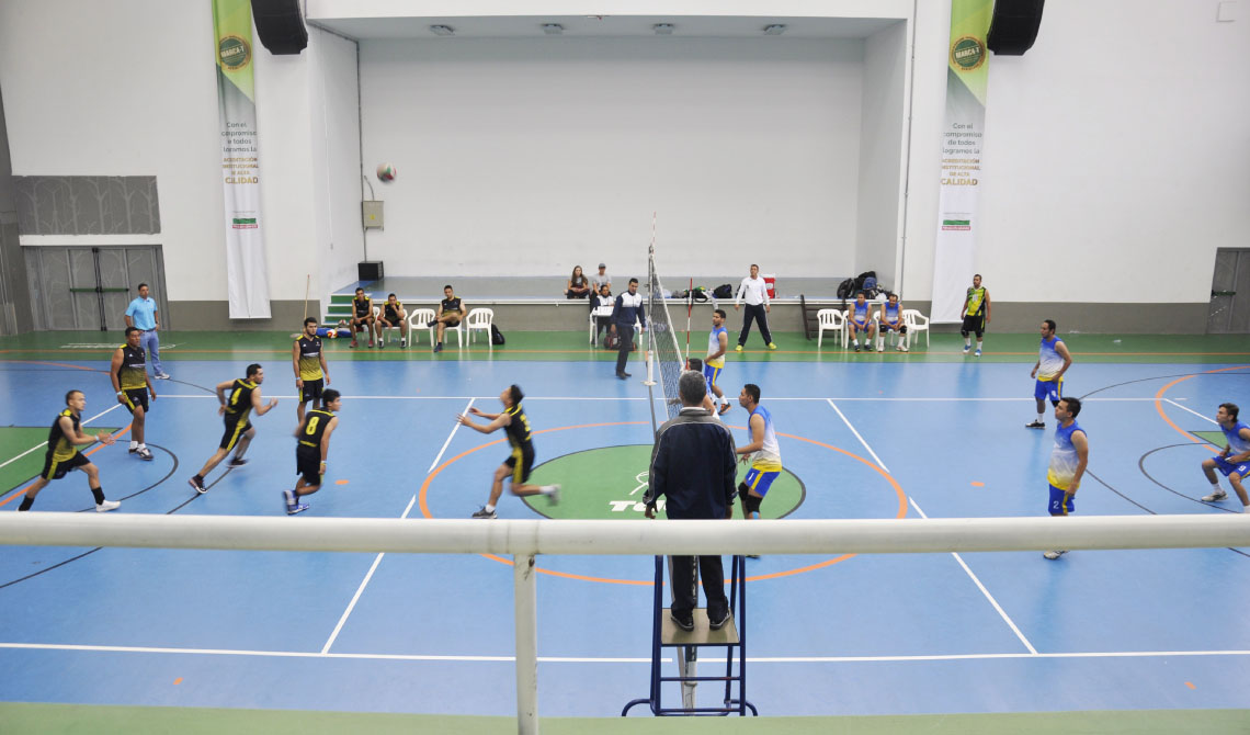 Competencia de voleibol masculino.