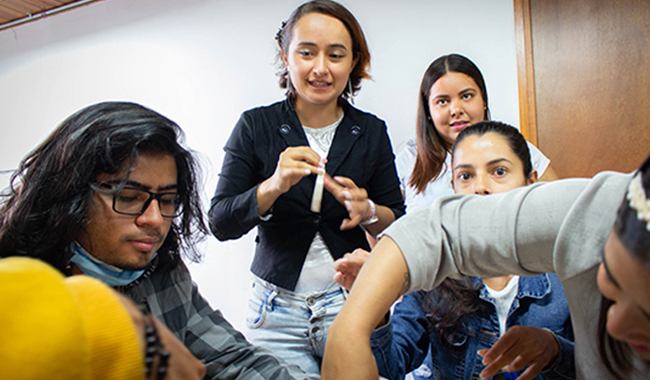 Estudiantes en taller de cambio climático