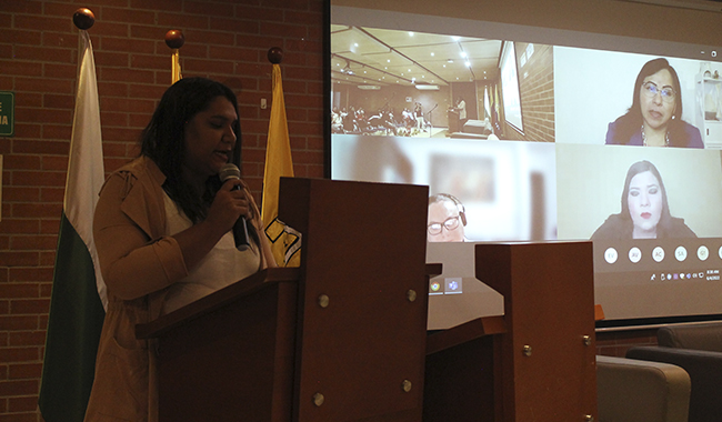 Maira Alejandra Pulgarín, líder de investigación, dando su intervención en el primer encuentro de semilleros de investigación