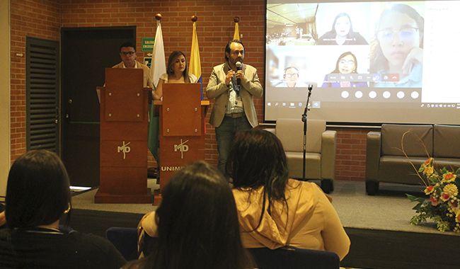 Decano de la Facultad de Educación dando apertura al primer encuentro de semilleros de investigación de UNIMINUTO Seccional Antioquia - Chocó.