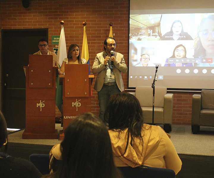 Decano de la Facultad de Educación dando apertura al primer encuentro de semilleros de investigación de UNIMINUTO Seccional Antioquia - Chocó.