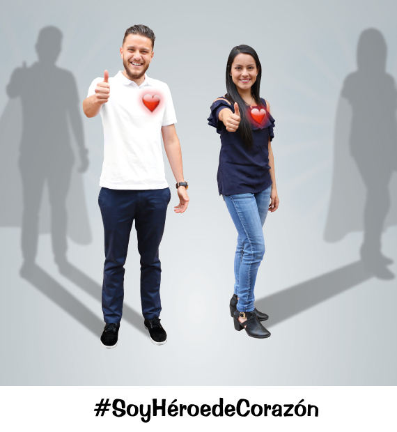 Dos estudiantes con el corazón encendido y sus sombras con forma de súper héroe. 