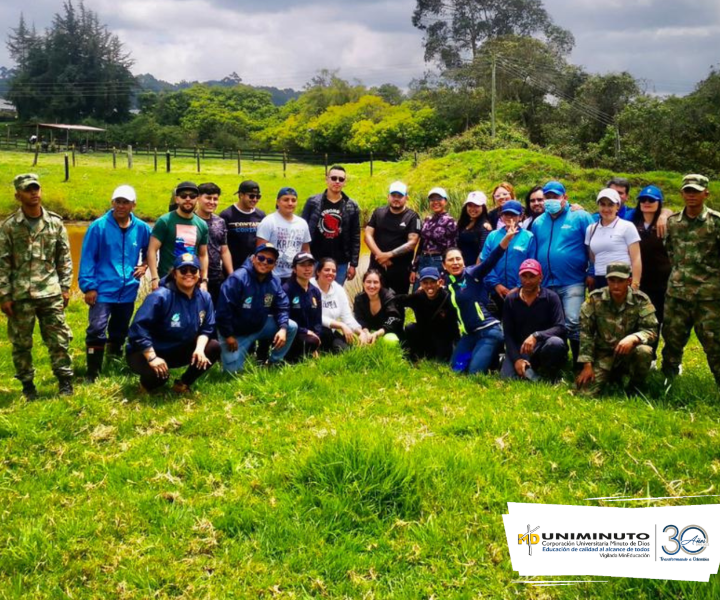 Participantes de actividad de reforestación del CRM