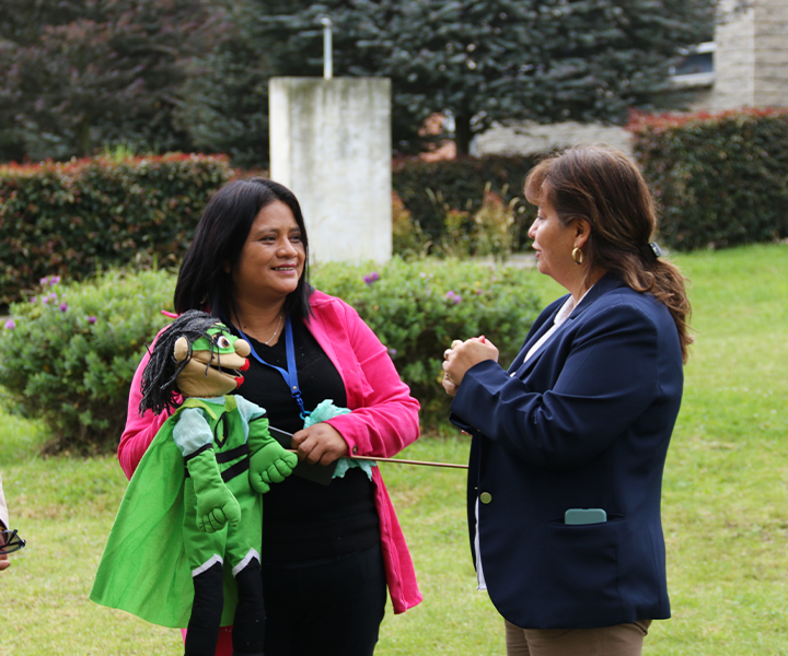 Rosa Verónica Castro directora de I.E. 2045 Villa Clorinda - Perú