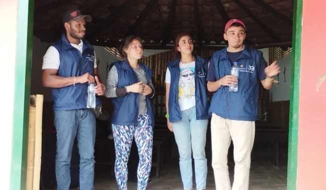 Estudiantes de la Rectoría Bogotá Presencial en territorio