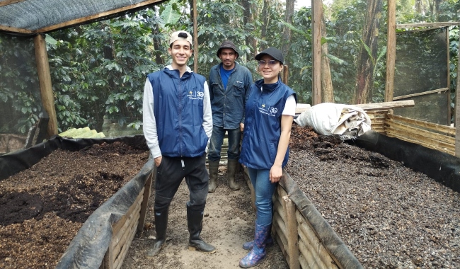 Estudiantes de la Rectoría Bogotá Presencial en territorio