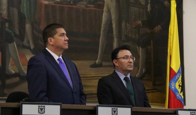 El concejal Armando Gutiérrez González y el presidente de la corporación, Samir Abisambra Vesga fueron los postulantes de la distinción