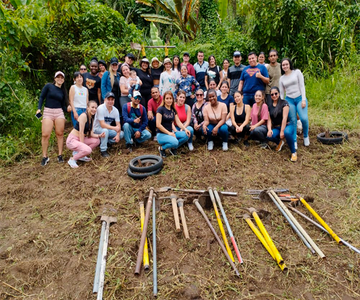 Una experiencia sobre el cuidado de la tierra con estudiantes en Pereira Salida-académica-a-huerta.jpg