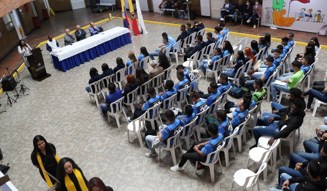 Estudiantes en plazoleta