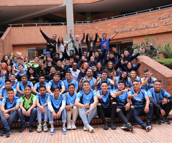 Éxito para nuestros deportistas en los XII Juegos Nacionales UNIMINUTO Entrega de bandera institucional a las delegaciones que participarán en los XII Juegos Nacionales