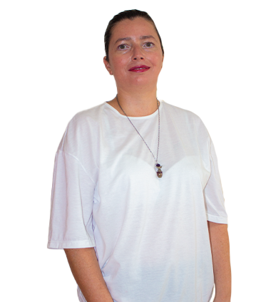 Mujer usando blusa blanca