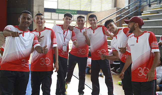 Deportistas posando como equipo