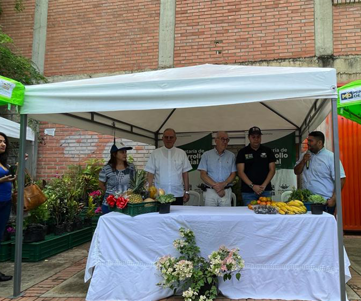  Entrega de módulos con la presencia de autoridades tanto del municipio de Cúcuta como de El Minuto de Dios