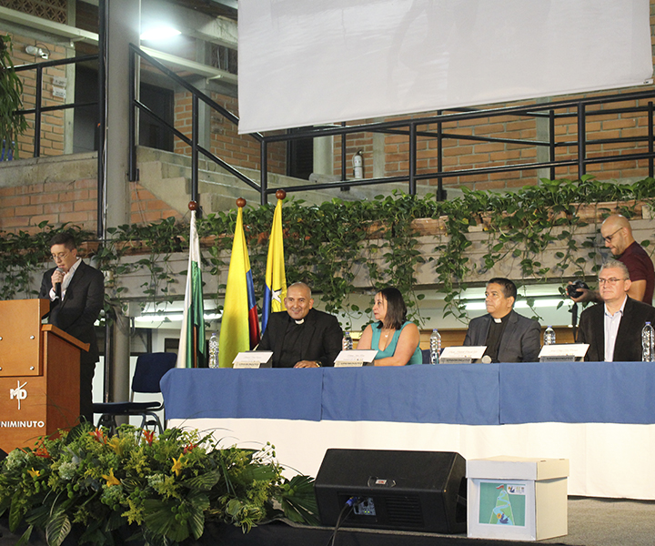 En apoyo a las familias de La Mojana, se realizó el 62 Banquete del Millón Mesa principal del Banquete del Millón