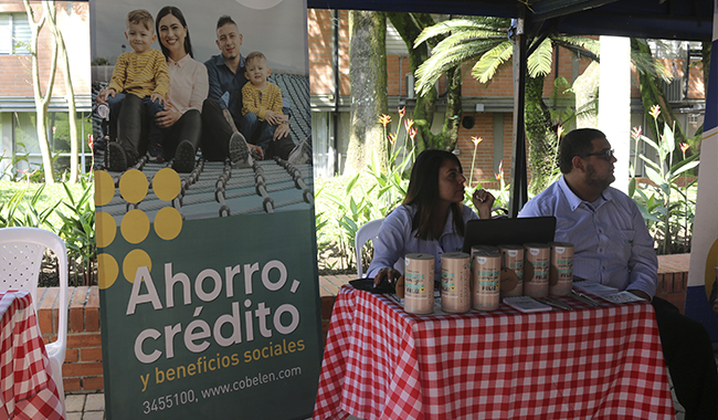 Asistentes en la Feria de Crédito y Empleabilidad UNIMINUTO