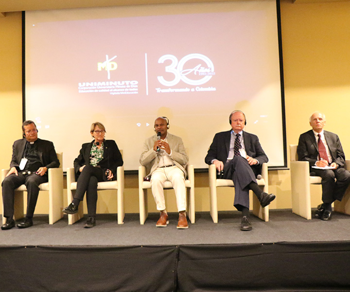 Conferencistas Innovación y Transformación de la educación Postpandemia personajes-foro-UNIMINUTO